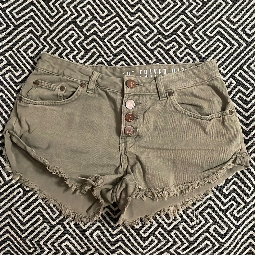 Frayed Mid-Rise Green Shorts